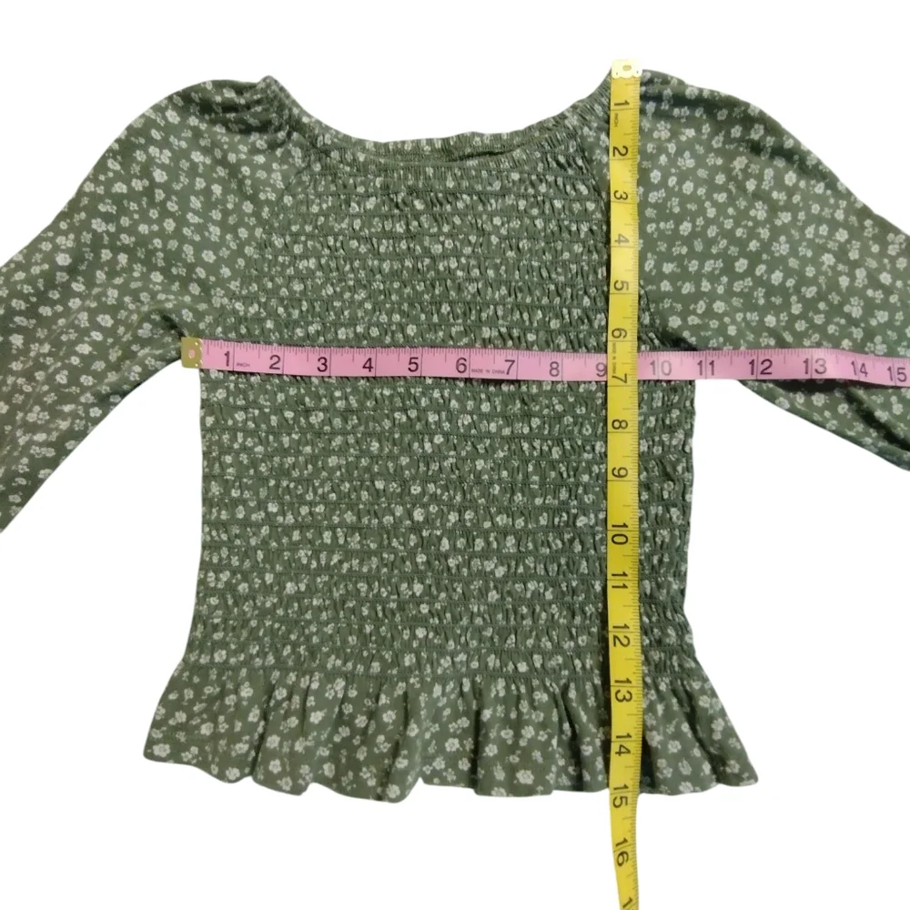 💚 2/$10 Old Navy Green Floral Smocked Long Sleeve Pullover Top Shirt Size 6-7